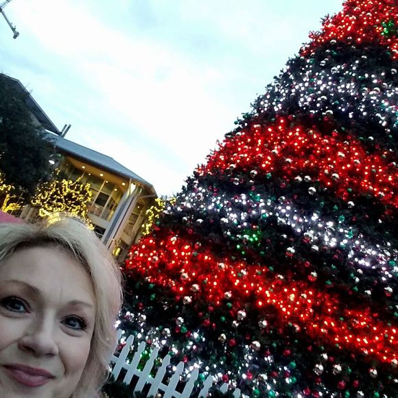 Meet your Posher, Laurie - Picture 1 of 1